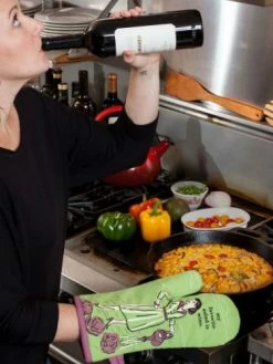 Blue Q Favourite Salad Oven Glove 5 Blue Q Favourite Salad Oven Glove